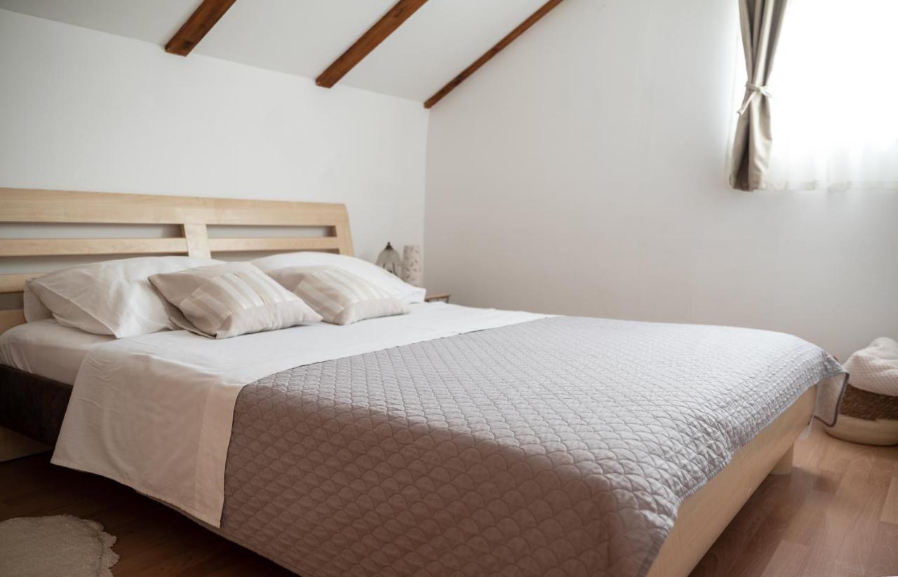 Apartman Milutin Vrsi Kültér fotó