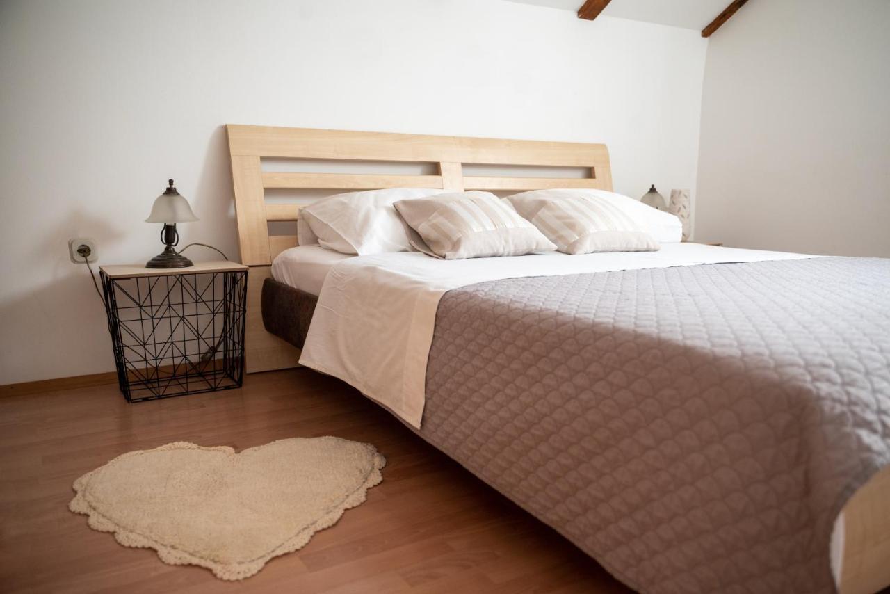 Apartman Milutin Vrsi Kültér fotó